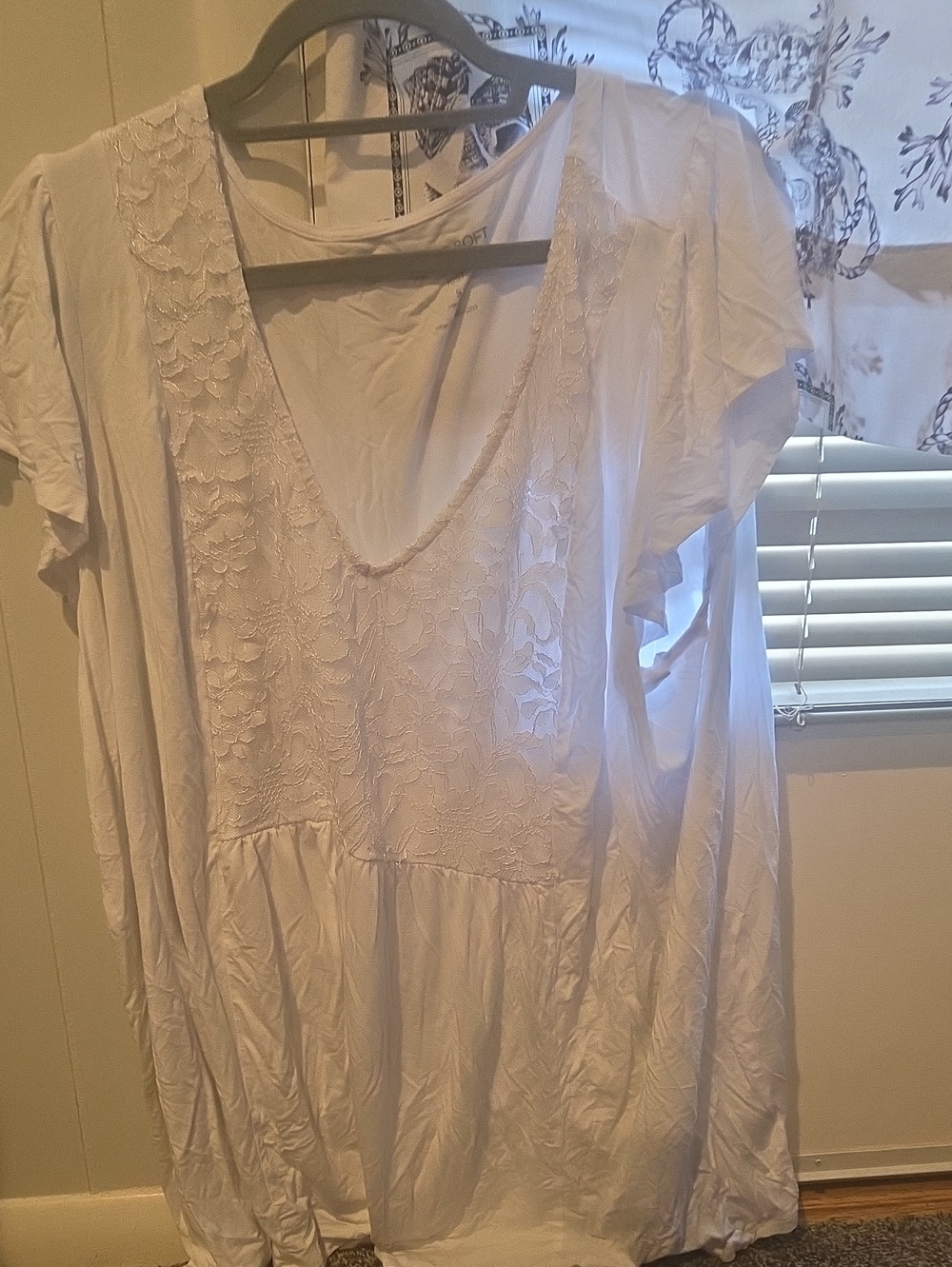 torrid White Lace V-Neck Peplum Tunic